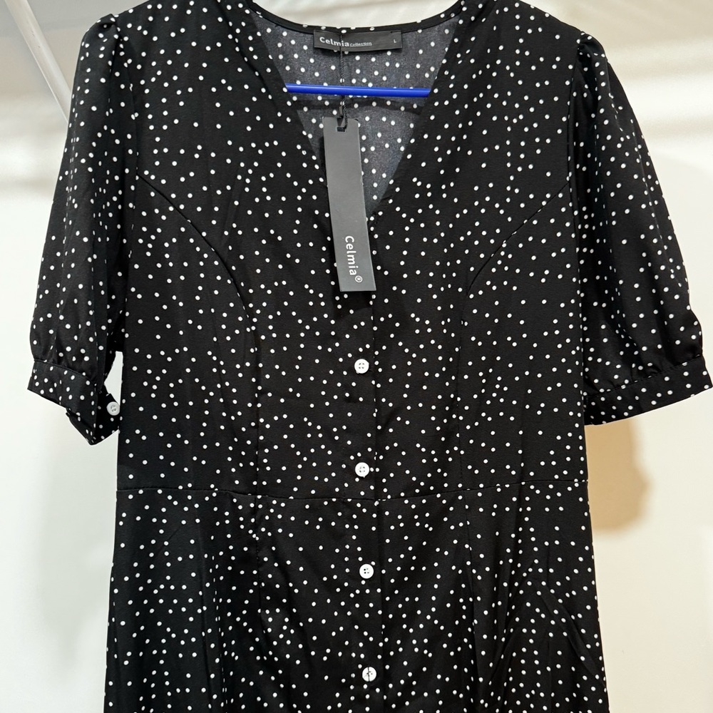 I bought this dress but the it too for me,and I decided to sell it,tag on it.